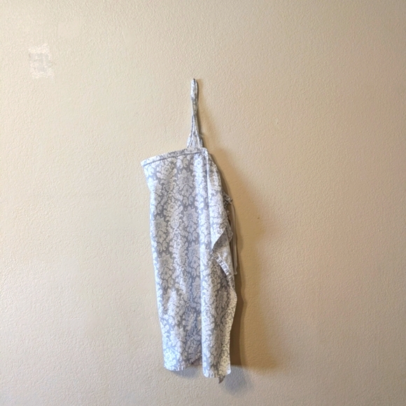 Elegant White and Gray Nursing Cover - Picture 6 of 10